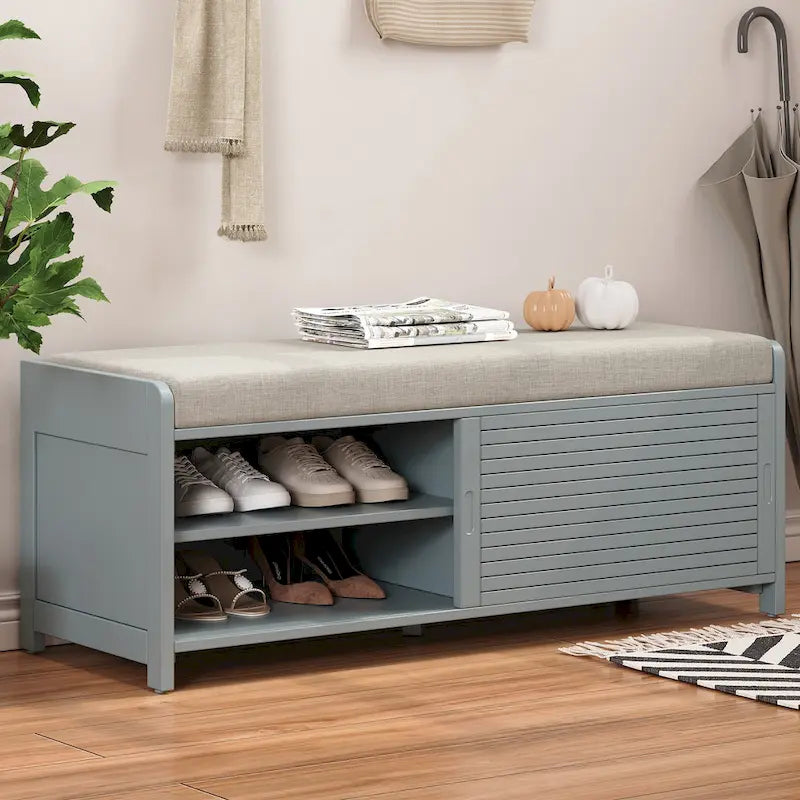 Szafka na buty do przedpokoju, postarzona ławka ze schowkiem i żaluzjowymi drzwiczkami, z fornirem akacjowym, nadająca retro charakter salonowi i przedpokojowi